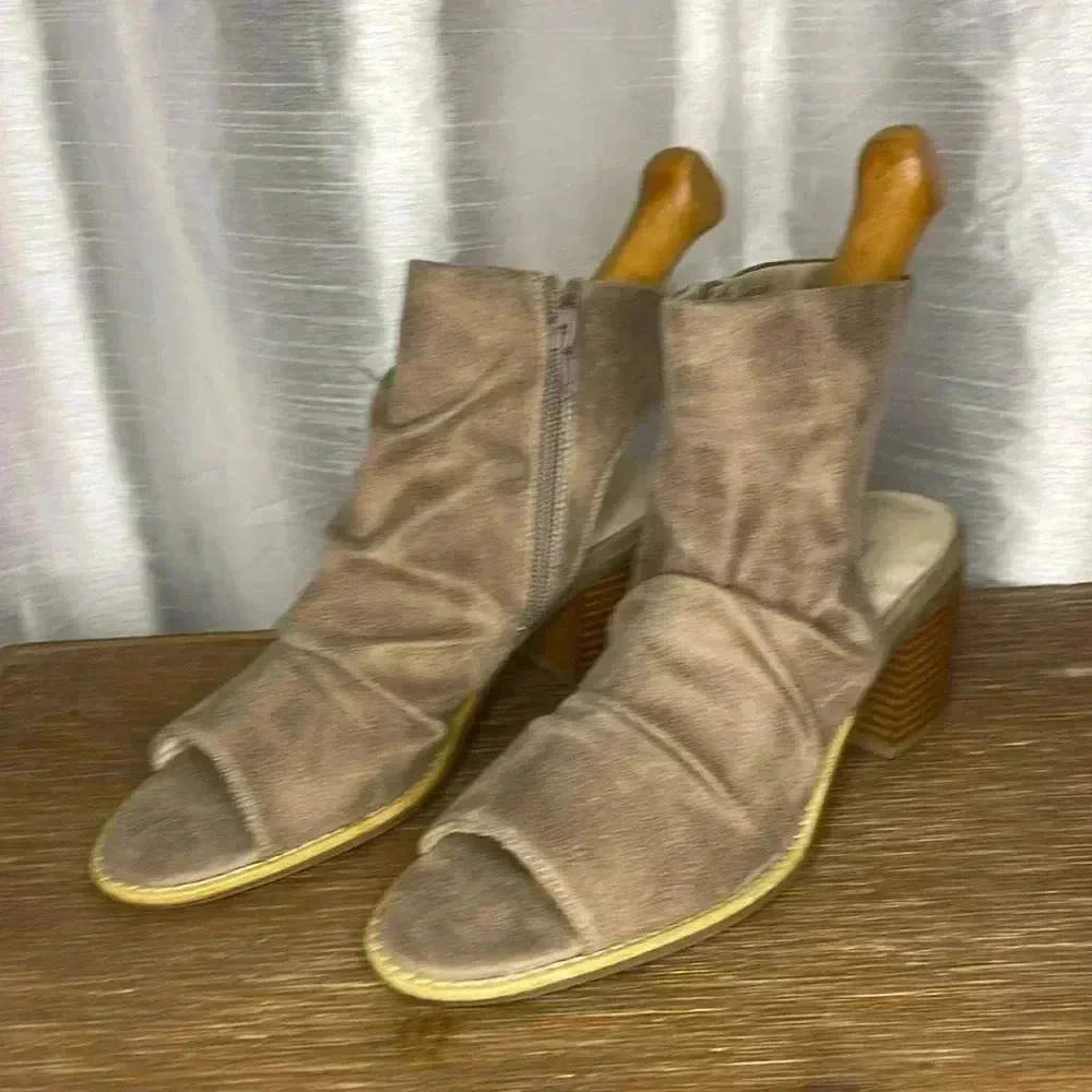 White Mountain Deering Women’s 6.5 Ruched Peep Toe Zip Open Heel Shoes